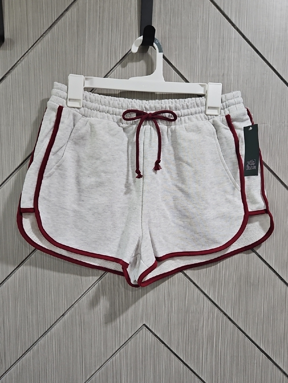 wild fable Heather Gray Athletic Shorts with Maroon Trim